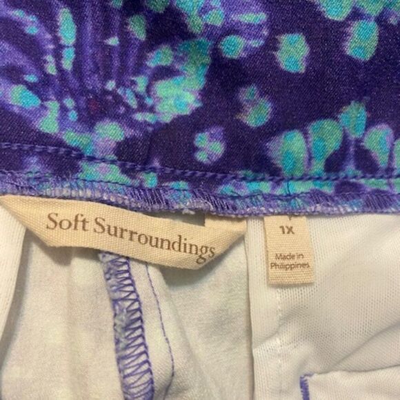 Soft Surrounding Blue Floral Bermuda shorts, size 1X/(18/20) - Picture 3 of 4